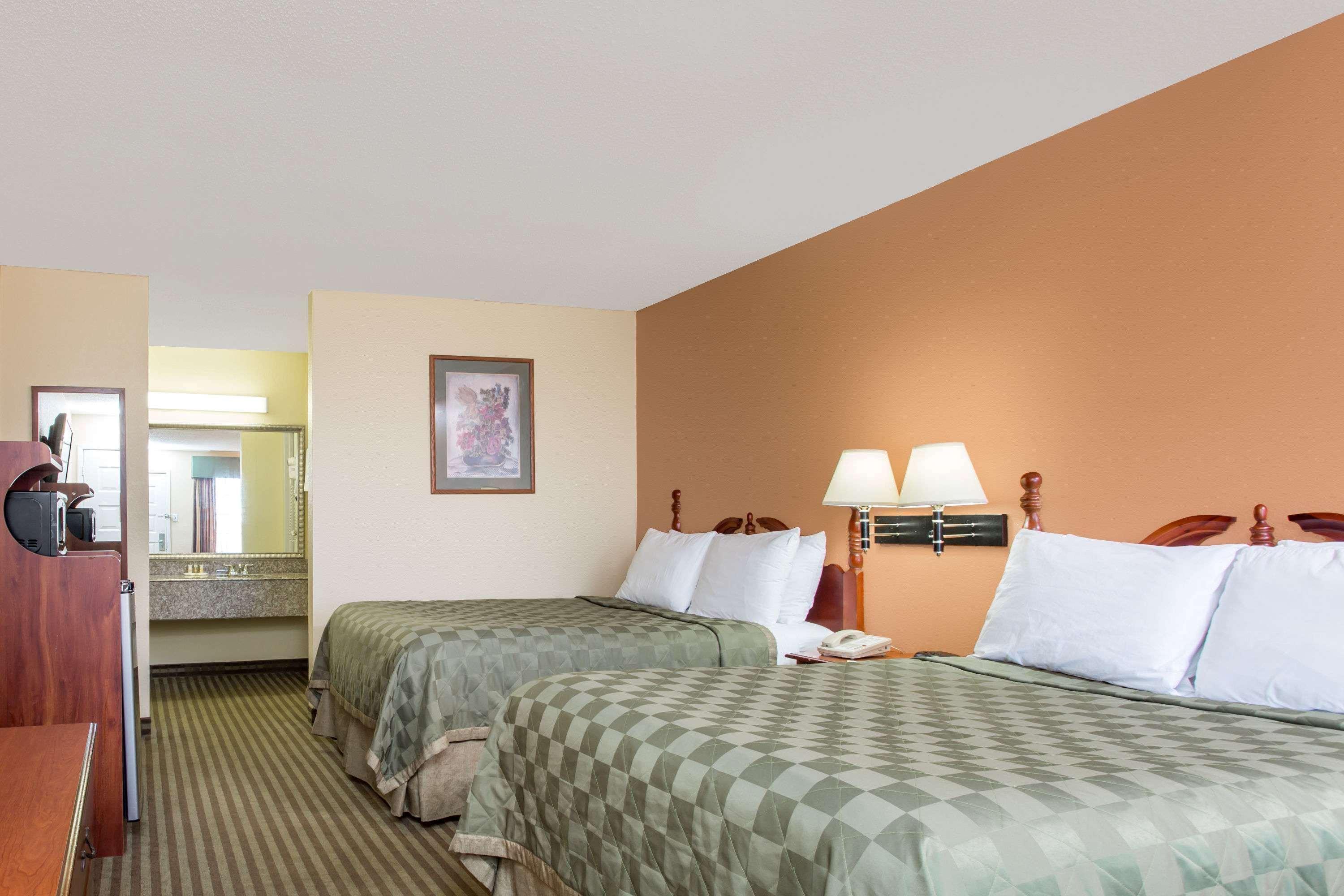 Days Inn By Wyndham Orange Exterior photo