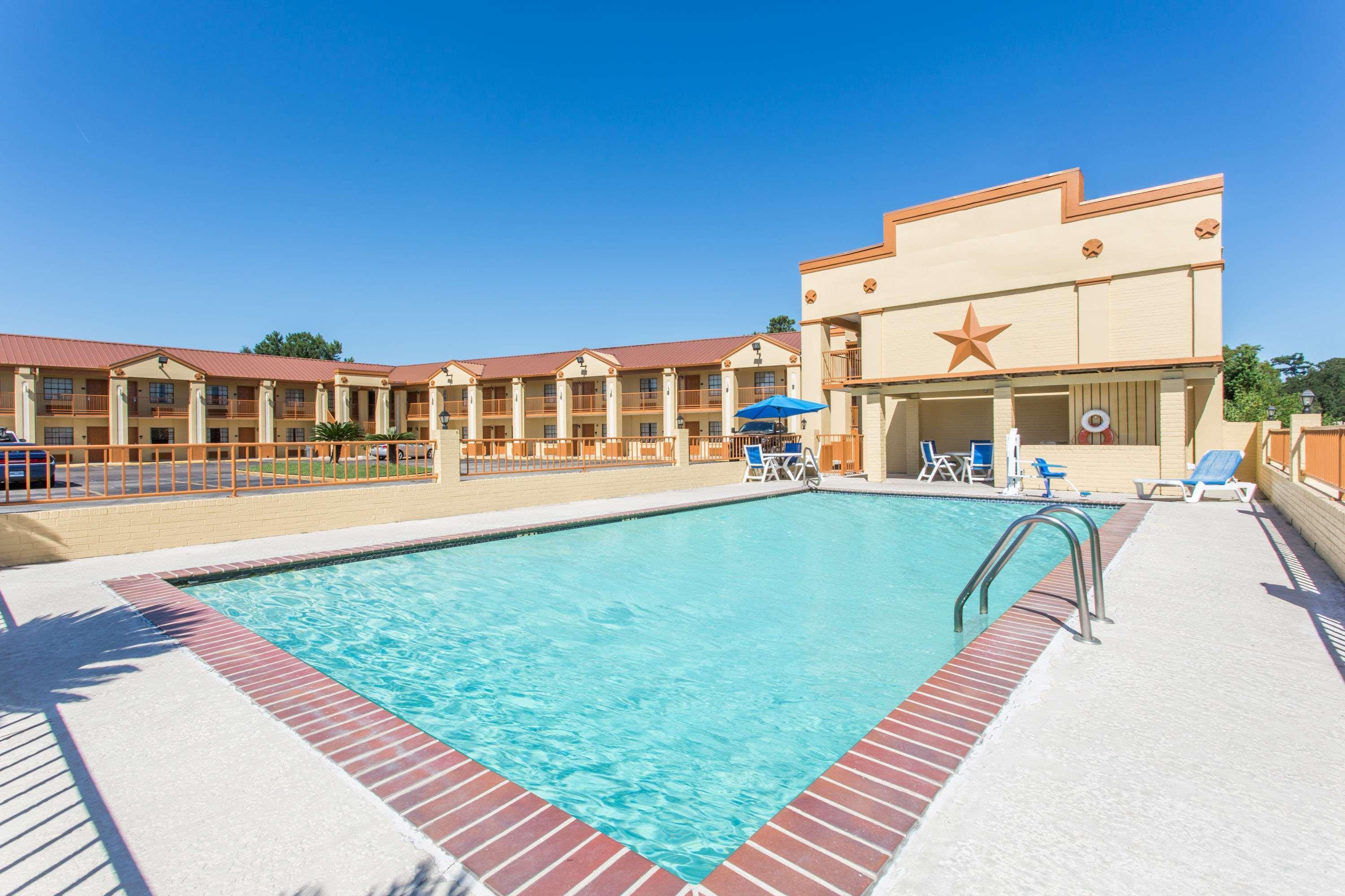 Days Inn By Wyndham Orange Exterior photo